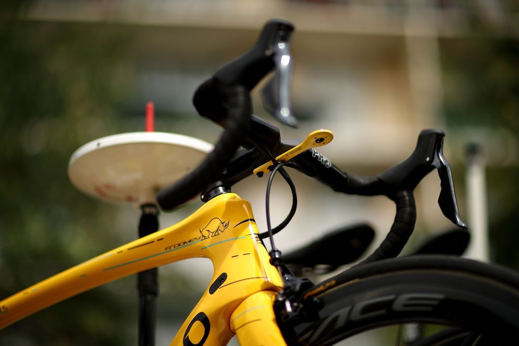 Chris Froome Pinarello F10 in yellow