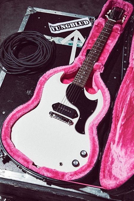 yungblud-launches-epiphone-sg-junior-signature-guitar-guitar-world