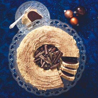 Bitter chocolate wreath cake