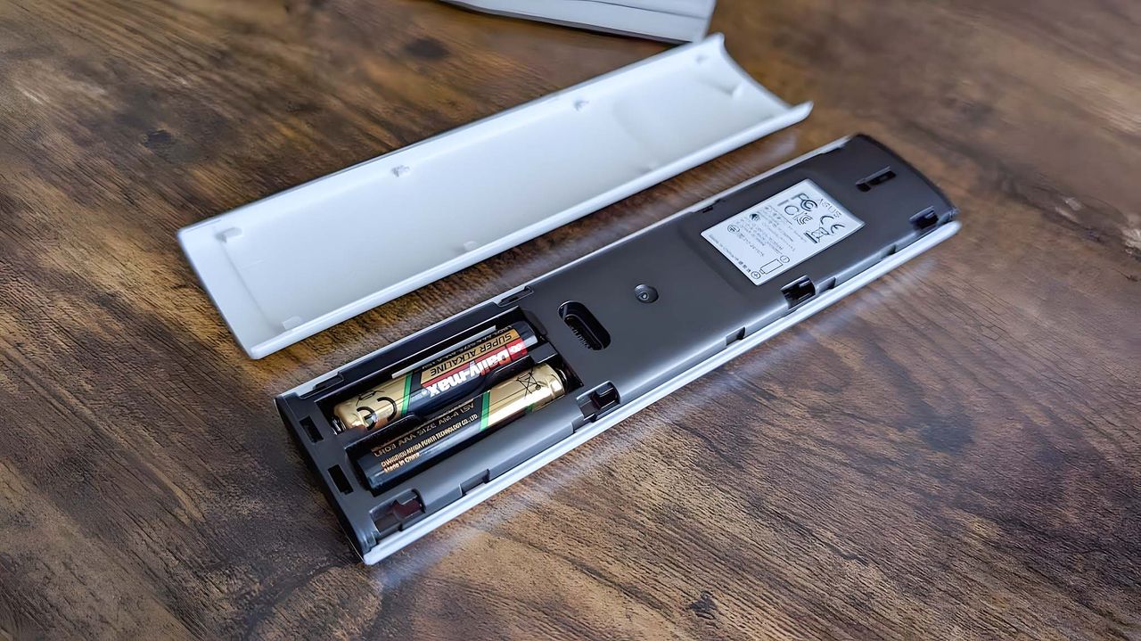 ASUS ZenScreen Smart TV MS27UC remote with the casing off and showing where the batteries go.