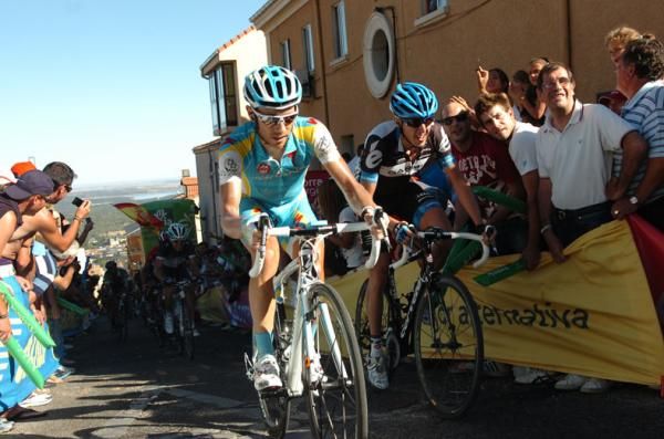 Fredrik Kessiakoff (Astana) battles the harsh gradient of the final climb.
