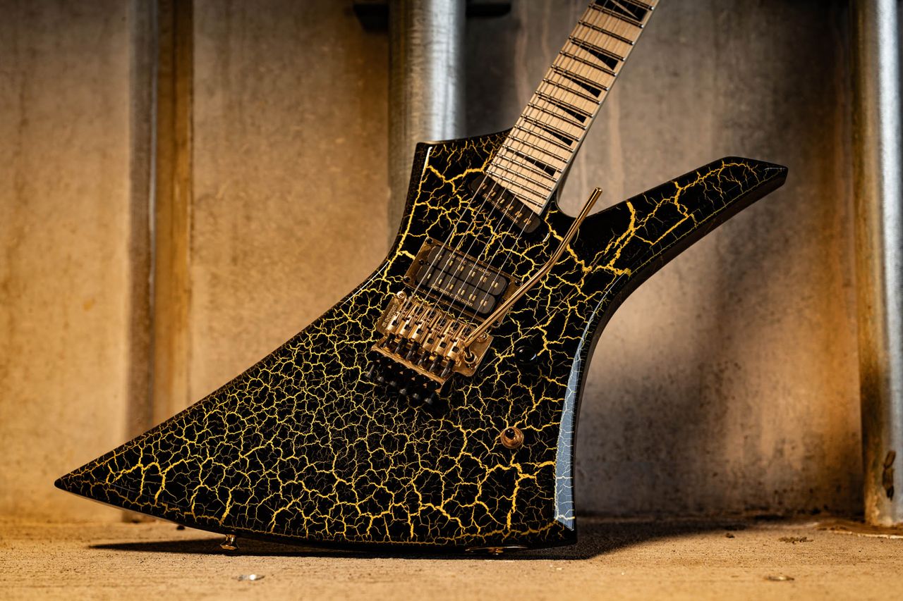 Jackson Pro Plus Series Brandon Elllis Kelly KE7 in Gold Crackle.