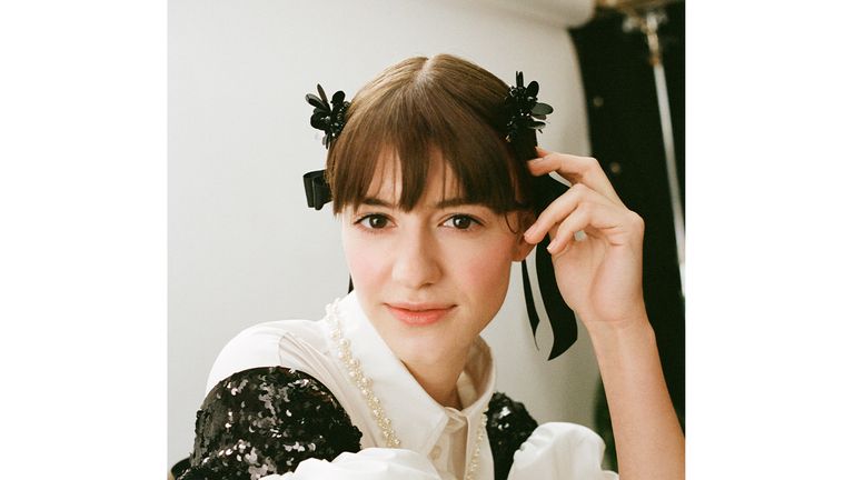 Actress Daisy Edgar-Jones dressed in Simone Rocha x H&M for the announcement of the H&M ́s new collaboration with the London-based Fashion designer Simone Rocha. For fashion designer Simone Rocha, her community of family, friends and collaborators are of utmost importance. Therefore, the Simone Rocha x H&M story is brought to life by the people who surround and inspire her.