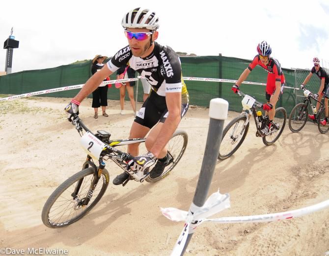 Geoff Kabush (Scott 3Rox Racing) leading on lap two