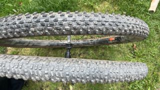 Schwalbe Racing Ralph and Rocket Ray comparison of tread from above