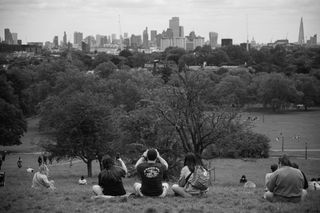 Image of a tourists on Primrose Hill, in black-and-white, taken on the Sigma 18-50mm f/2.8 DC DN | C Canon RF