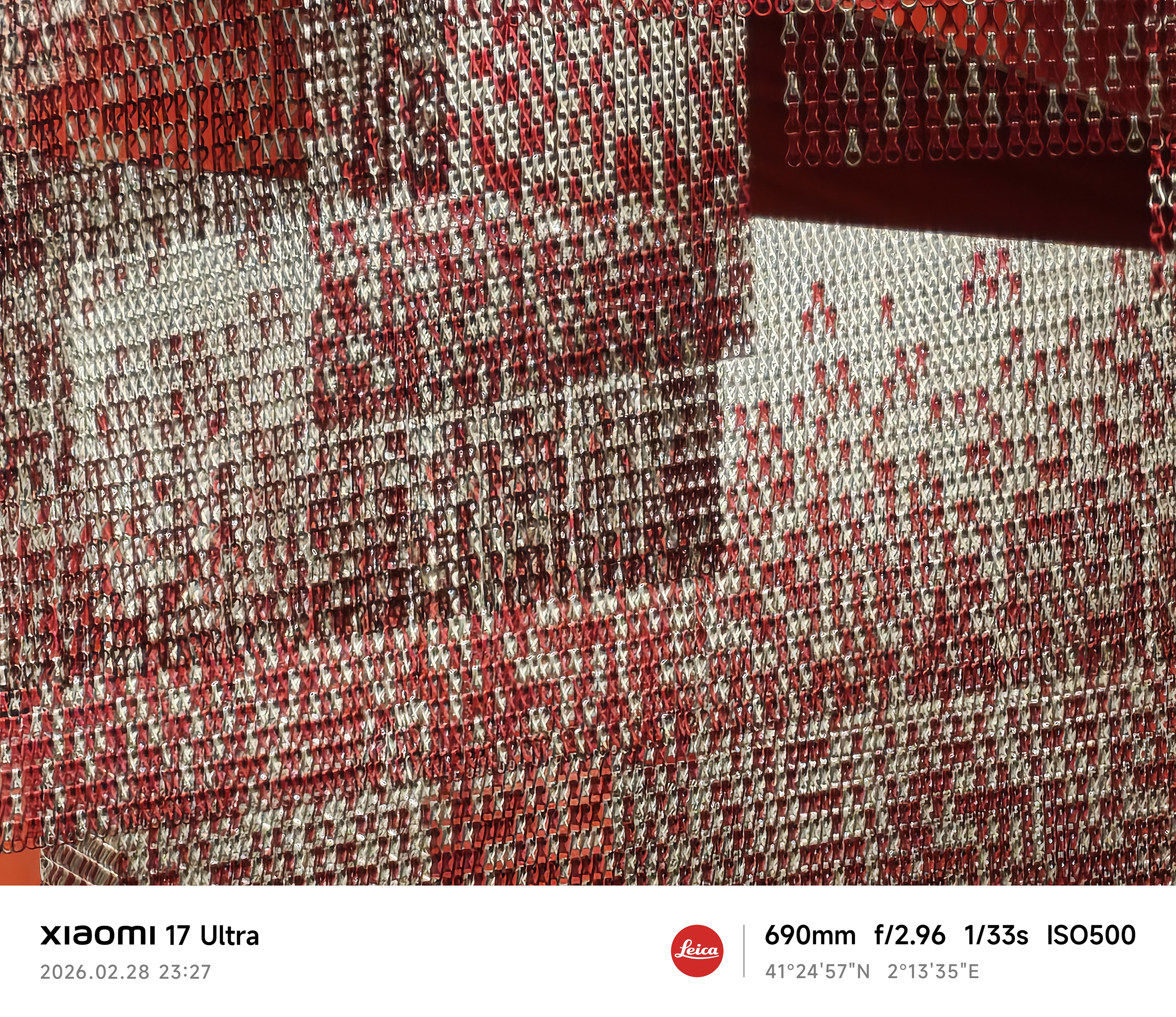 Xiaomi 17 Ultra camera sample pool bar low light 30x 10MB