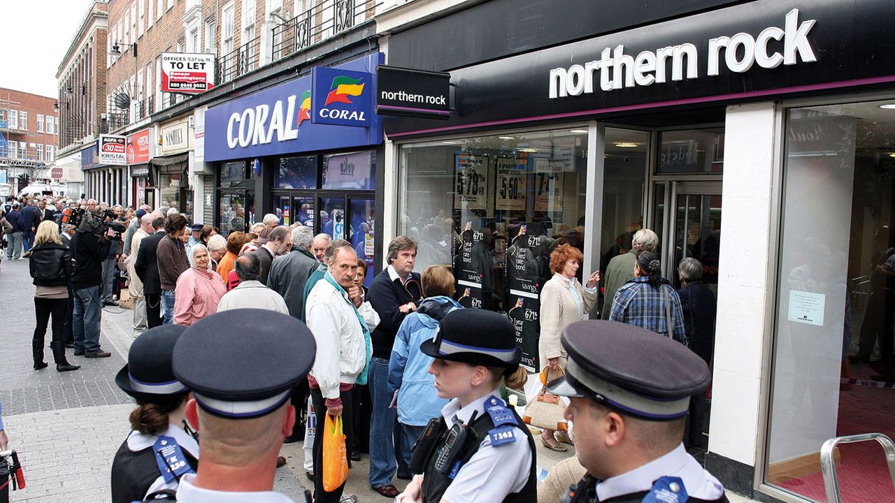 Queues outside the Northern Rock © Shutterstock