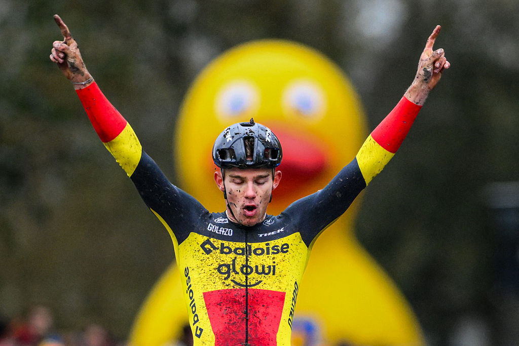 Belgian rider Thibau Nys celebrates as he crosses the finish line to win the men&#039;s elite race of the &#039;Flandriencross&#039; cyclocross cycling event, stage 3 of 8 in the &#039;X20 Badkamers Trofee&#039; competition, in Hamme, on November 16, 2025. (Photo by DAVID PINTENS / Belga / AFP) / Belgium OUT