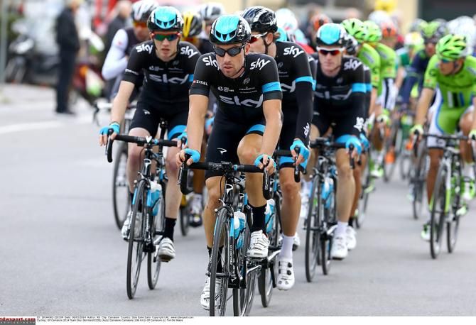 Team Sky controls the pace