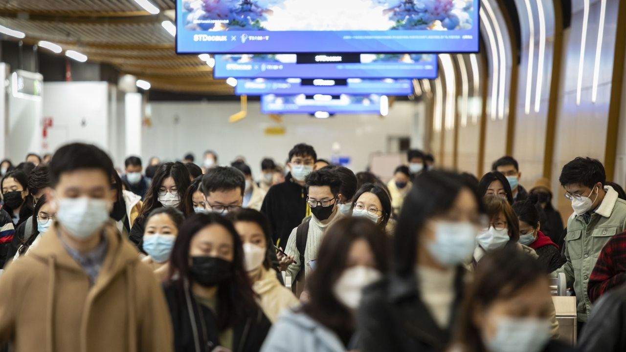 Commuters in Shanghai face tough Covid restrictions 