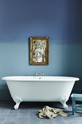 Bathroom with blue graduated painting wall, fading from light to dark blue,
