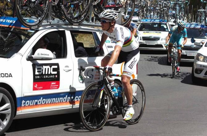 Philippe Gilbert (BMC) consults with his team car.