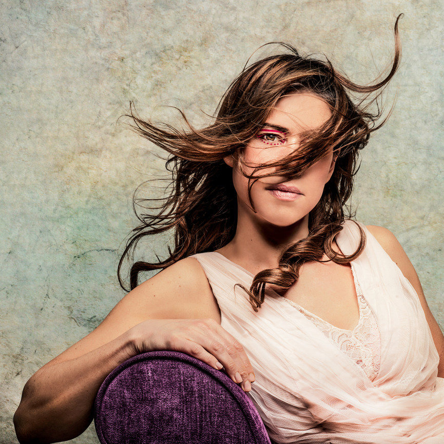 lousanders-photoby-idilsukan-01-v-medium-1-1556647220-BkcD-column-width-inline