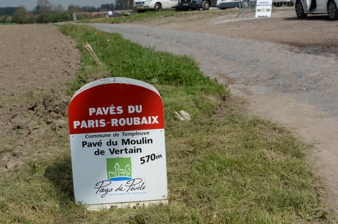 570m of cobbles in the Pave du Moulin de Vertain