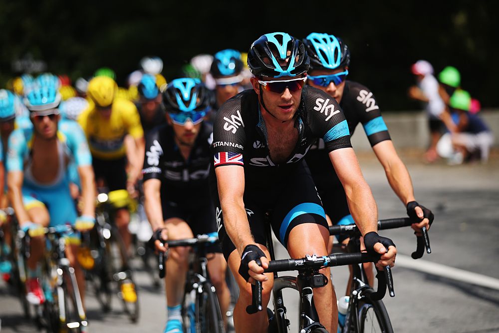 Team Sky lead the main group for yellow jersey Chris Froome