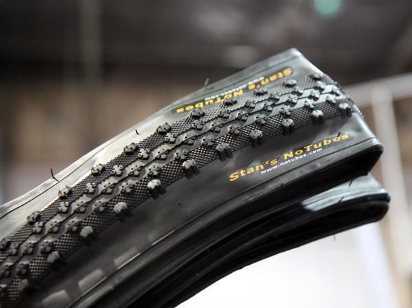 NoTubes claims its 700x35c Raven 'cross tire can be run as low as 20psi.