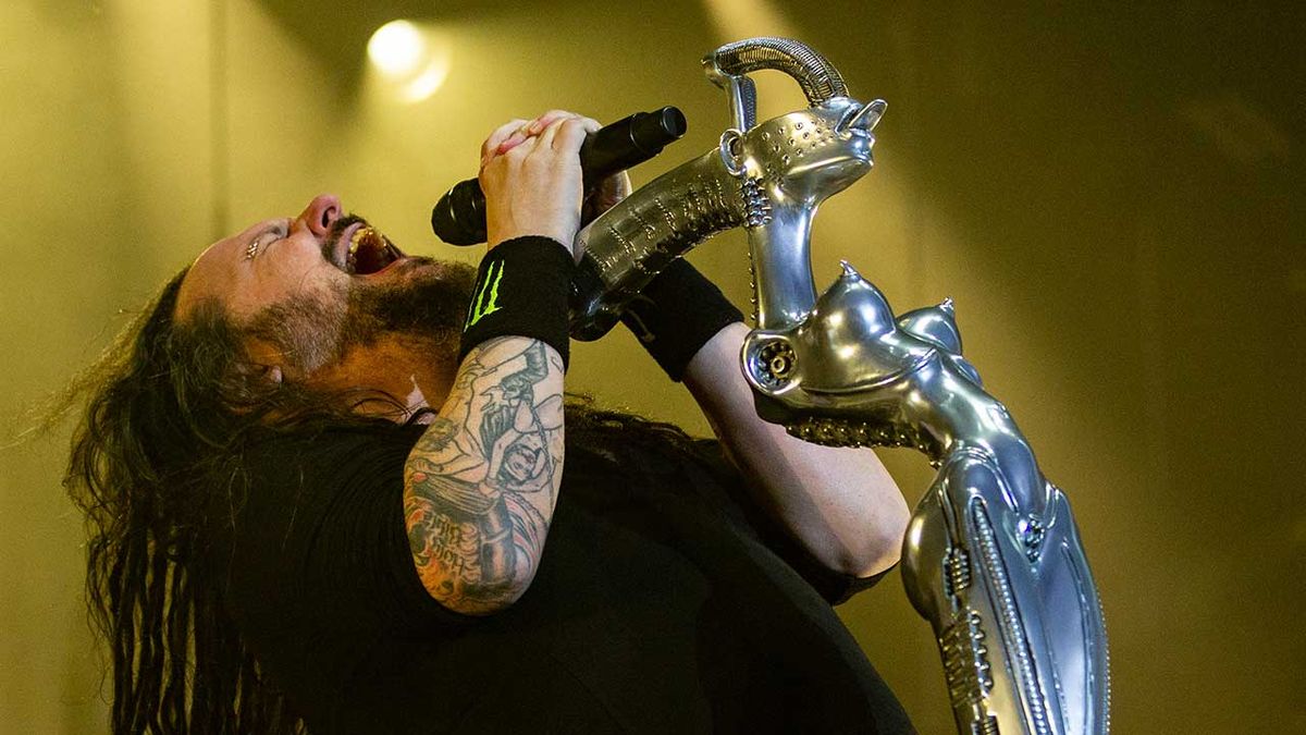 Korn's Jonathan Davis tests positive for COVID | Louder