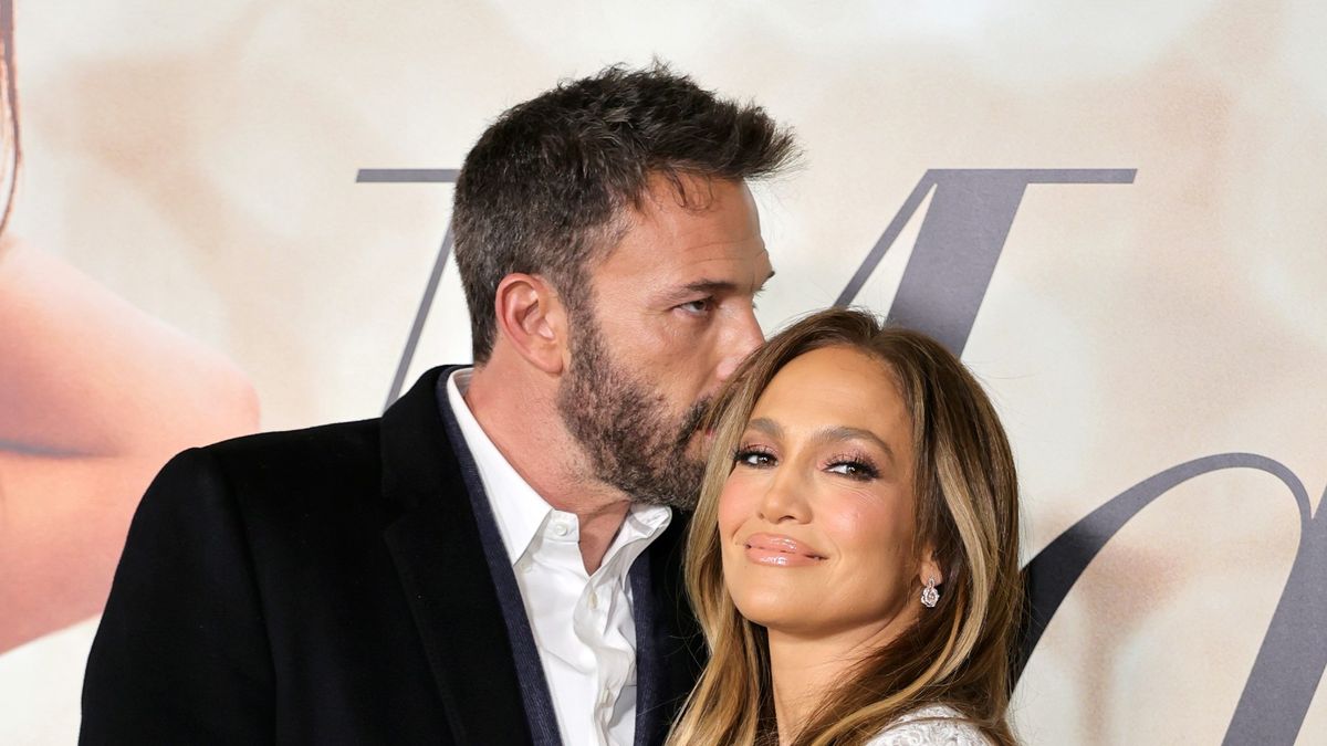 Jennifer Lopez changes name to 'Jennifer Affleck' and fans are divided | Woman & Home - Vimarsana News