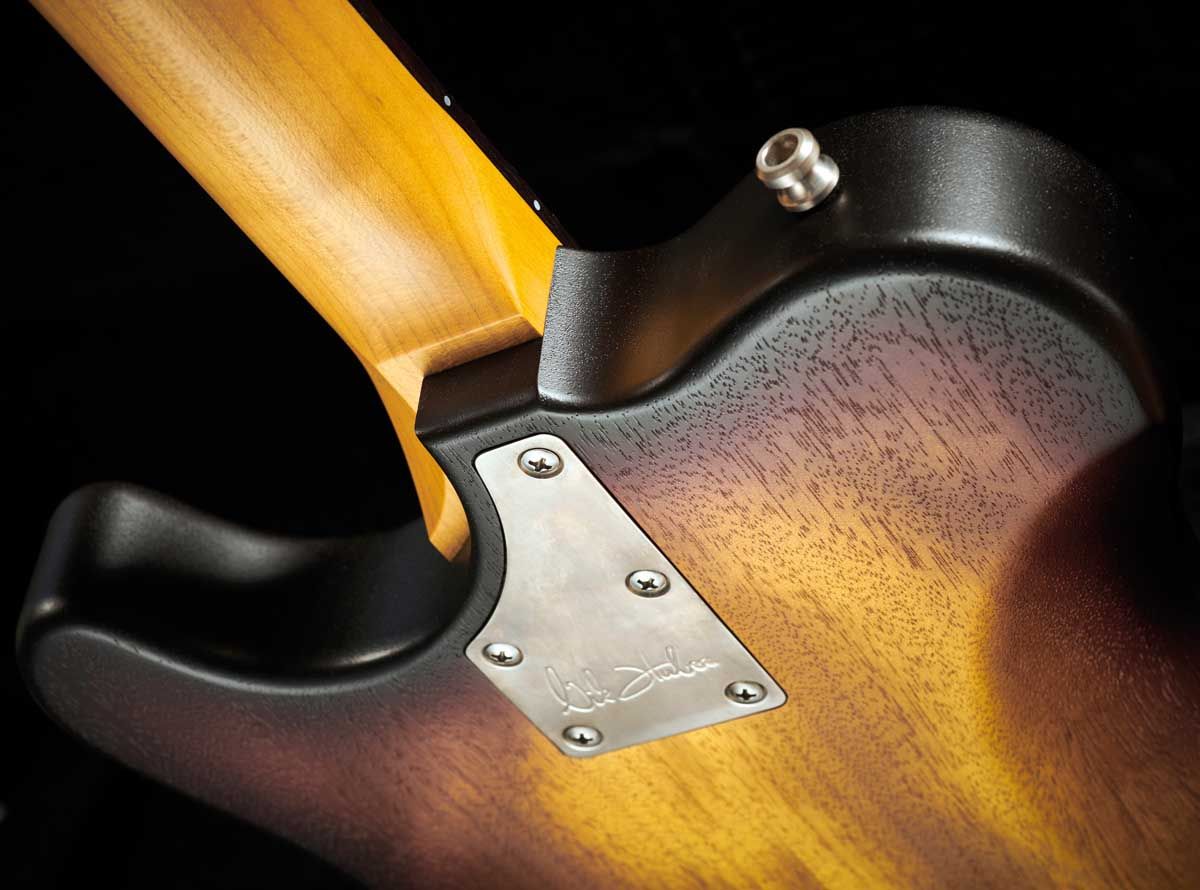The neck finish is impeccable and attacked via five screws and an aged recessed heel plate.