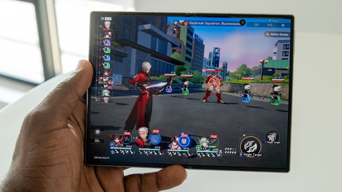 Honkai: Star Rail on the Galaxy Z Fold 8