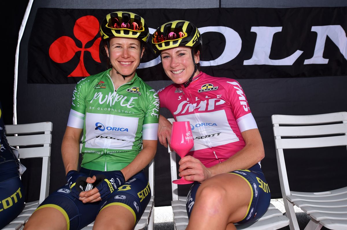 Amanda Spratt and Annemiek Van Vleuten having fun for the photo