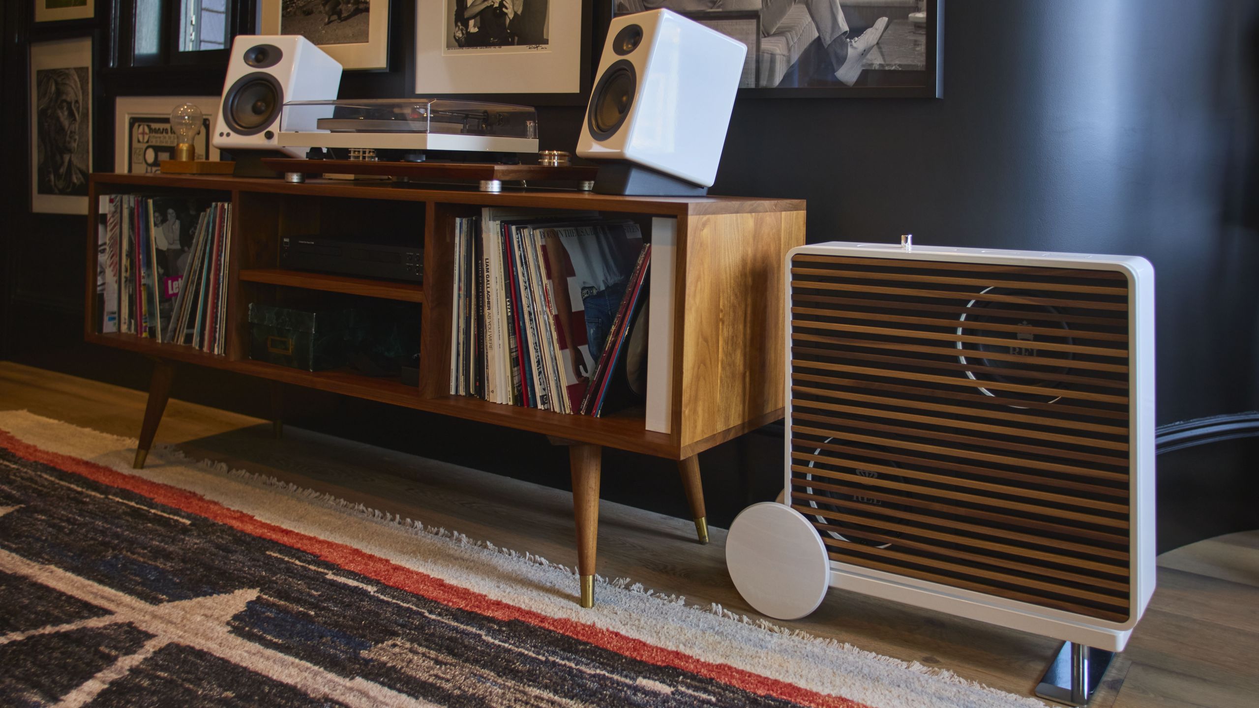 REL'in alışılmadık yeni subwoofer'ı, ev sinemanız veya hi-fi sisteminiz için iddialı bir parçadır