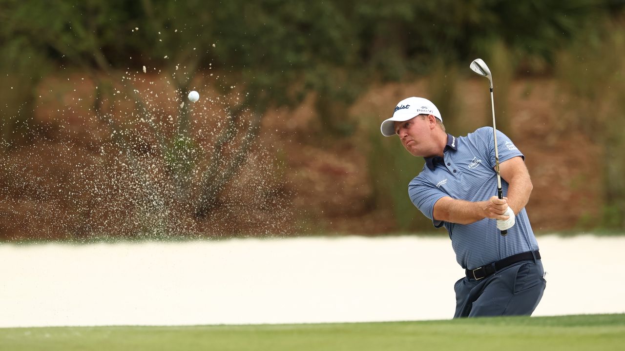 Tom Hoge playing a bunker shot