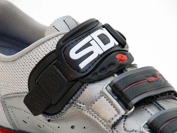 The usual padded instep pad offers the same cushiony feel we've become accustomed to.