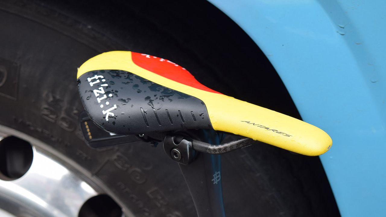A look at Belgian champion Oliver Naesen's custom Fizik Antares saddle