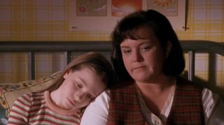 Michelle Trachtenberg putting head on Rosie O'Donnell's shoulder in Harriet the Spy.