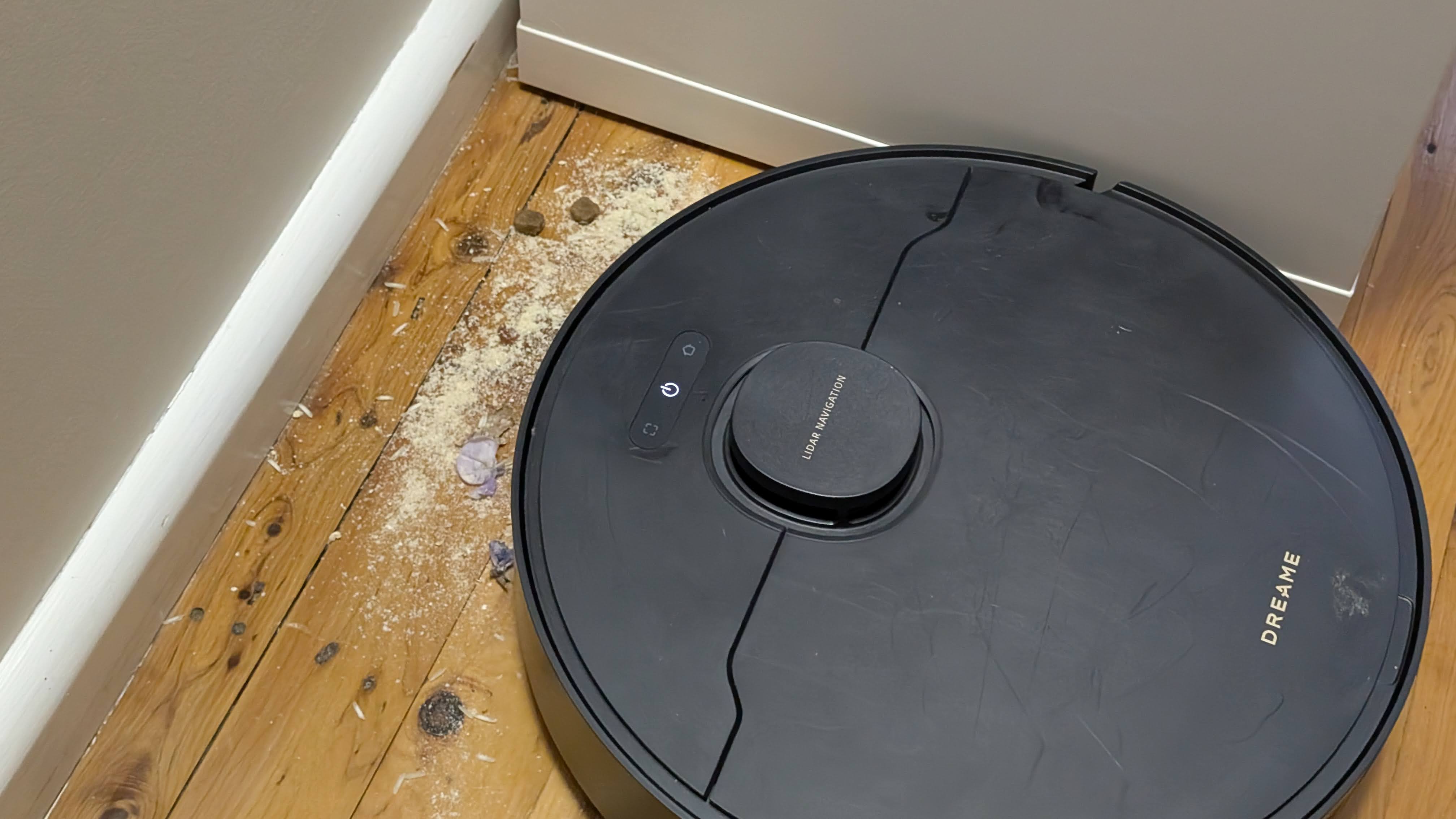 Dreame X40 Ultra mid test vacuuming up mixed debris