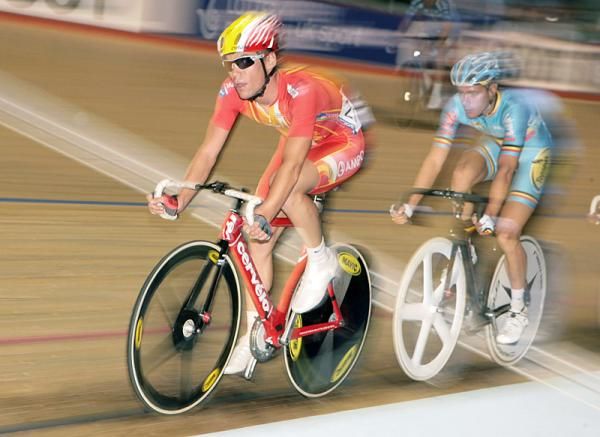 Eloy Teruel Rovira (Spain) on the attack in his heat of the men's points race.