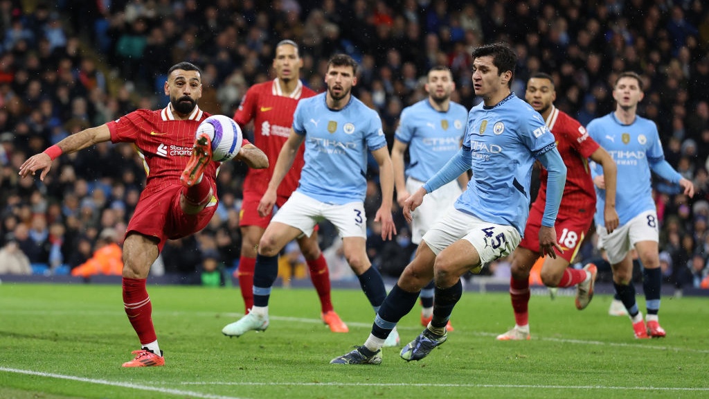 Mohamed Salah of Liverpool in action with Abdukodir Khusanov of Manchester City during the Premier League match between Manchester City FC and Liverpool FC at Etihad Stadium on 