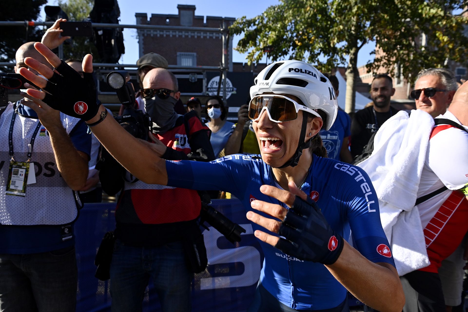 Elisa Balsamo in a blue Italy jersey