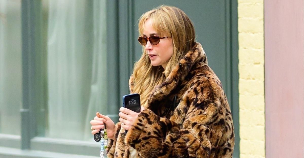 3 Anti-Jeans Outfits to Copy From Jennifer Lawrence This Season