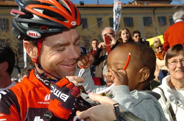 Cadel Evans (BMC) was at the start with his new young son