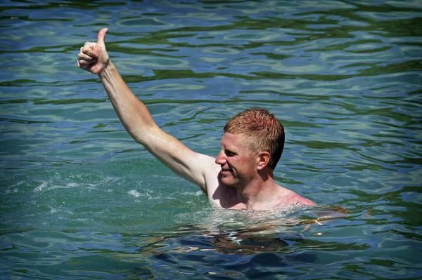 Lieuwe Westra soaks up the sun in Curacao.