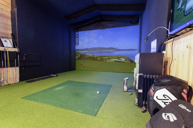 Pro Builds Underground Golf Simulator In His Garden