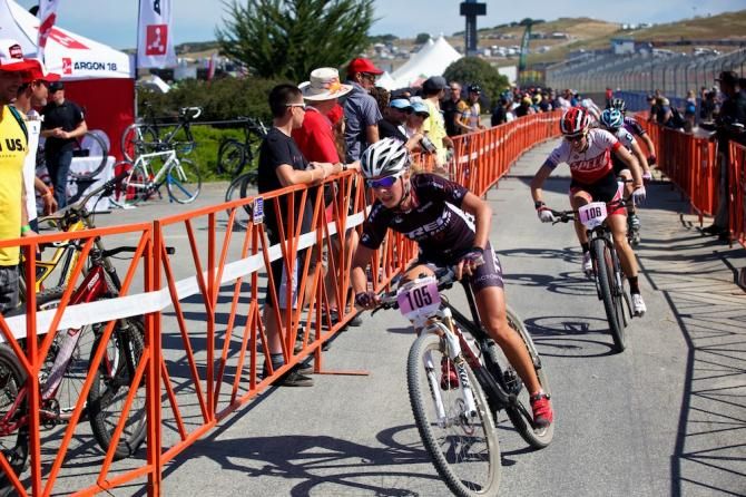 Emily Batty (Trek Factory Racing) leading Lea Davidson (Specialized Racing) towards the final turns. They would end in 8th and 9th respectively.