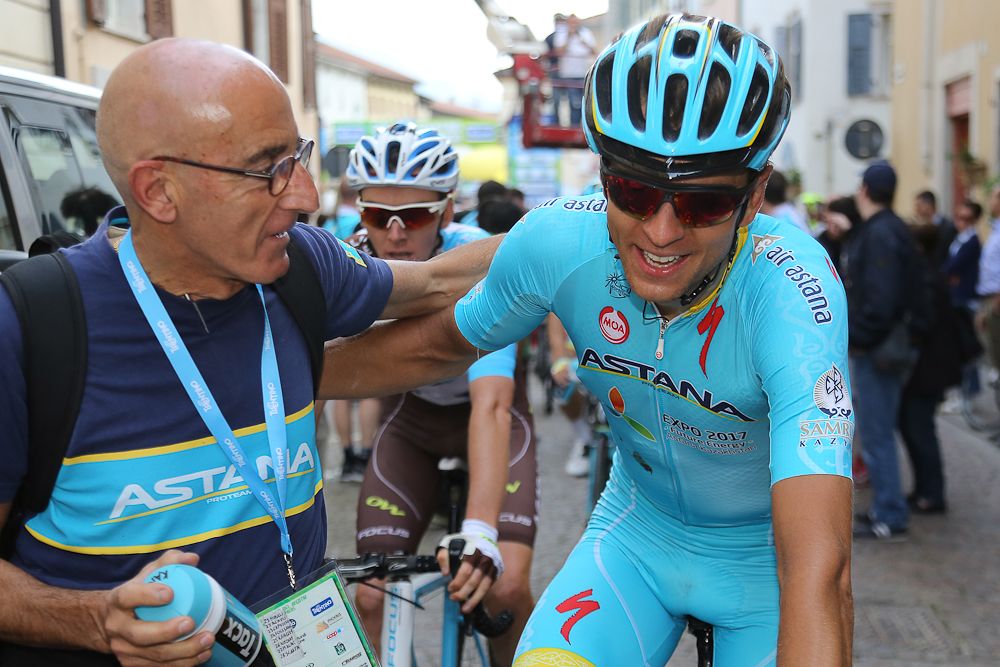 Tanel Kangert celebrates with Astana team staff after winning stage 3