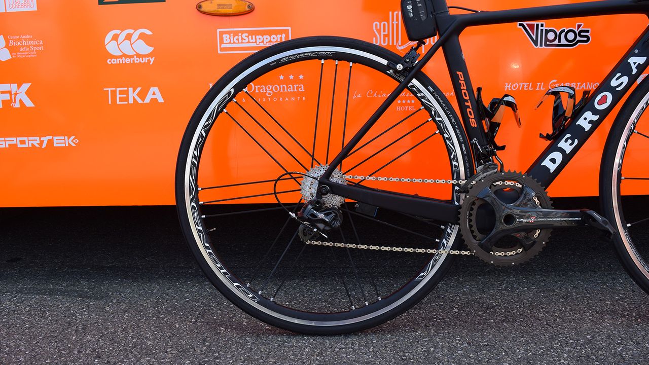 The team used the alloy-rimmed Campagnolo Shamal Ultra wheels for the Tour de Suisse
