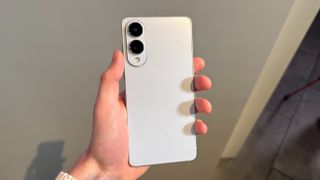 The Galaxy S25 Edge in the hand