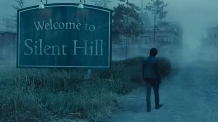A man heading into a foggy town in Return to Silent Hill