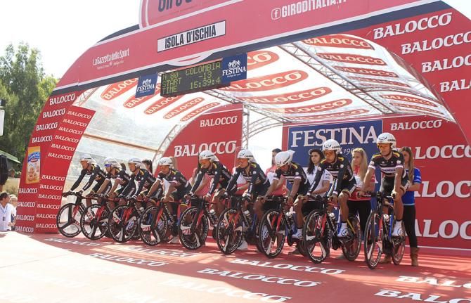 The Colombia team at the start.