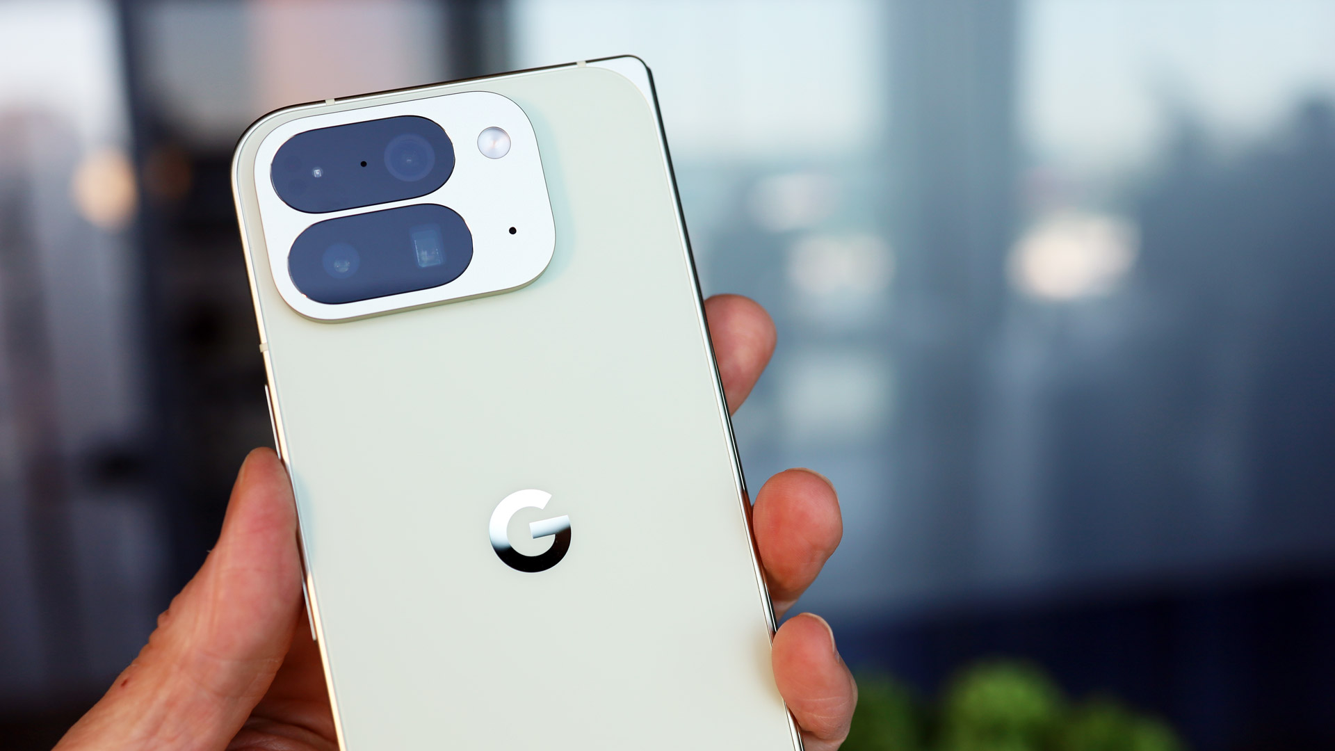 Google Pixel 10 Pro Fold HANDS ON