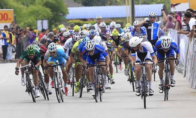 The sprint finish to decide the first stage at the Tour de Langkawi