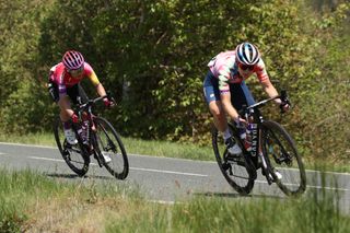 LABASTIDA SPAIN MAY 13 LR Ashleigh Moolman Pasio of South Africa and Team SD Worx and Elise Chabbey of Switzerland and Team CanyonSRAM Racing compete during the 1st Itzulia Women 2022 Stage 1 a 1059km stage from VitoriaGasteiz to Labastida ItzuliaWomen UCIWWT on May 13 2022 in Labastida Spain Photo by Gonzalo Arroyo MorenoGetty Images