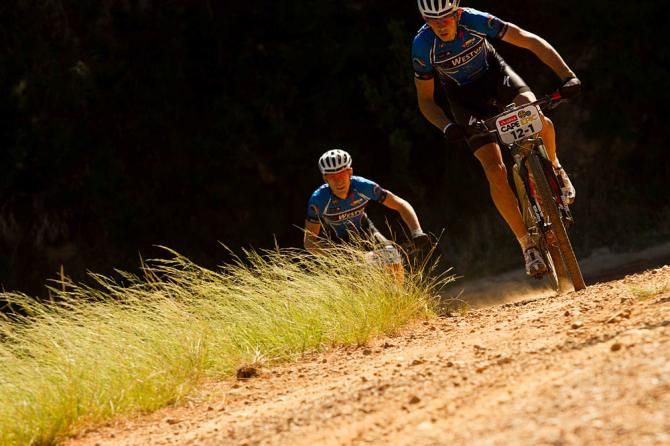 Nico Bell and Gabriel Combrinck during the final stage