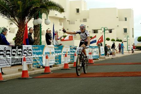 Under 23 world champion Thomas Litscher wins stage 1